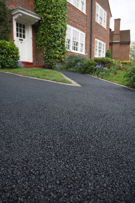 4 Signs You Need a New Driveway